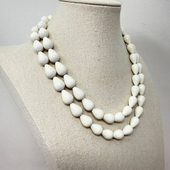 Vintage Beaded Necklace White Retro Look Teardrop Bead Double Strand Mid-Century - Picture 6 of 8